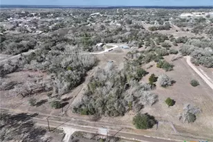 838 E Oak St, Goliad, TX 77963 - Photo 15