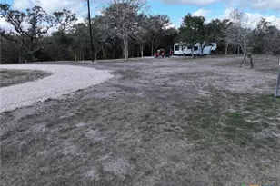 838 E Oak St, Goliad, TX 77963 - Photo 21