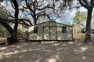 838 E Oak St, Goliad, TX 77963 - Photo 9