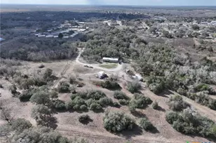 838 E Oak St, Goliad, TX 77963 - Photo 17