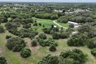 838 E Oak St, Goliad, TX 77963 - Photo 3