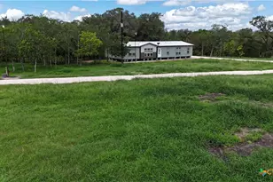 838 E Oak St, Goliad, TX 77963 - Photo 13