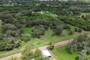 838 E Oak St, Goliad, TX 77963 - Photo 7