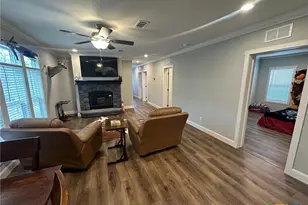 838 E Oak St, Goliad, TX 77963 - Photo 15