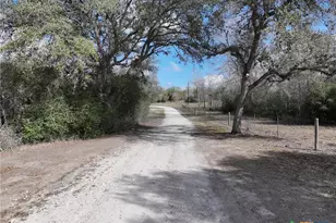 838 E Oak St, Goliad, TX 77963 - Photo 3