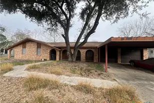 509 W 6th St, Yorktown, TX 78164 - Photo 1