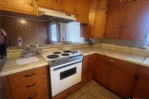 509 W 6th St, Yorktown, TX 78164 - Photo 3