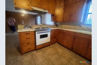 509 W 6th Street, Yorktown, TX 78164 - Photo 3