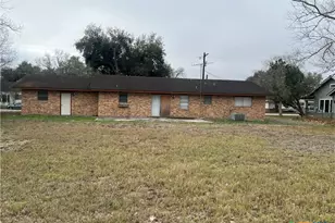 509 W 6th St, Yorktown, TX 78164 - Photo 21