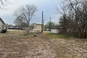 509 W 6th St, Yorktown, TX 78164 - Photo 23