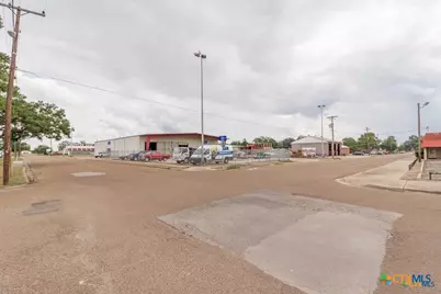 1301 N East Street, Victoria, TX 77901 - Photo 9