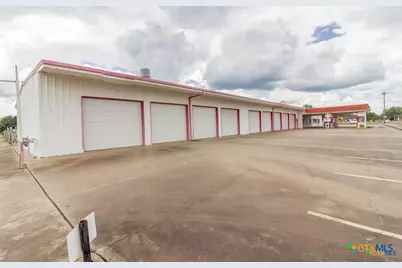 1301 N East Street, Victoria, TX 77901 - Photo 1