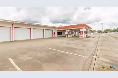 1301 N East Street, Victoria, TX 77901 - Photo 3