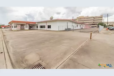 1301 N East Street, Victoria, TX 77901 - Photo 11