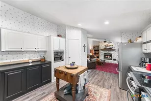 690 Cherry Ridge, Floresville, TX 78114 - Photo 17