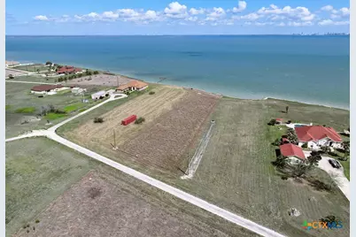 39 N Bay Shore Dr, Port Lavaca, TX 77979 - Photo 3