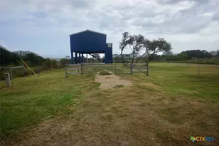 811 W Main St, Port O'Connor, TX 77982 - Photo 5