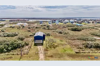 811 W Main Street, Port O'Connor, TX 77982 - Photo 3