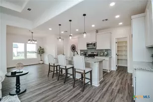 321 Whitetail Ln, Victoria, TX 77905 - Photo 7