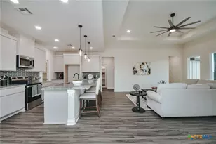 321 Whitetail Ln, Victoria, TX 77905 - Photo 5