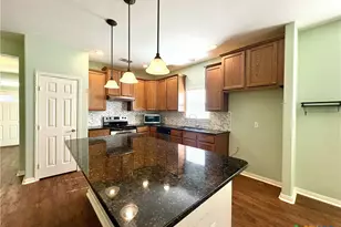 105 Holly Oak Ct, Victoria, TX 77901 - Photo 9