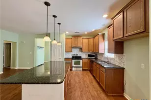 105 Holly Oak Ct, Victoria, TX 77901 - Photo 11