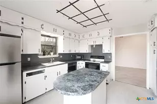 930 Dryden Ave, Copperas Cove, TX 76522 - Photo 9