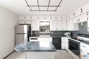 930 Dryden Ave, Copperas Cove, TX 76522 - Photo 9