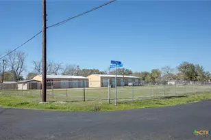 702 & 704 Clay Dr, Victoria, TX 77904 - Photo 1