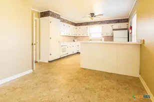 5109 Lilac Ln, Victoria, TX 77904 - Photo 11