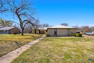 320 Highland Dr, Burnet, TX 78611 - Photo 1