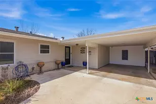 4711 Dahlia Ln, Victoria, TX 77904 - Photo 3