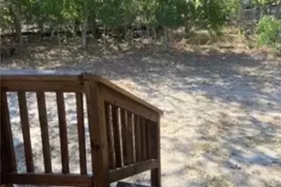 309 Cottonwood Ave, Luling, TX 78648 - Photo 17