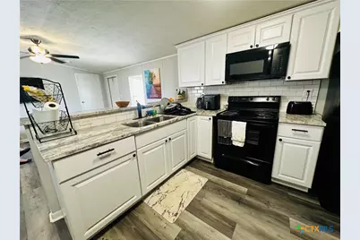 309 Cottonwood Avenue, Luling, TX 78648 - Photo 9