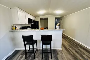 309 Cottonwood Ave, Luling, TX 78648 - Photo 7