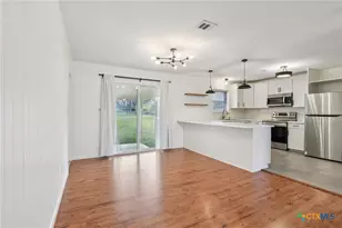 445 Granada Dr, New Braunfels, TX 78130 - Photo 7