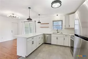 445 Granada Dr, New Braunfels, TX 78130 - Photo 5