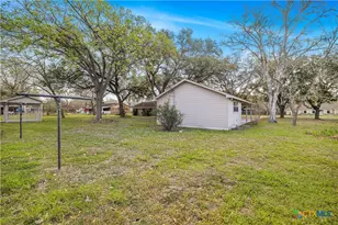 406 Blyth Rd, Victoria, TX 77904 - Photo 5