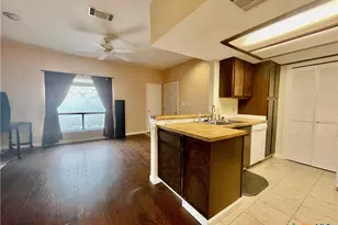 506 W San Antonio St, San Marcos, TX 78666 - Photo 3