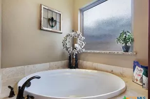 2726 Royalwood Dr, New Braunfels, TX 78132 - Photo 17