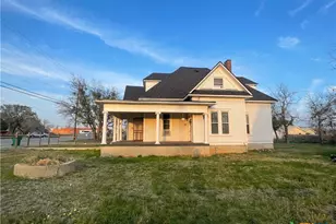 215 W Main St, Lometa, TX 76853 - Photo 3