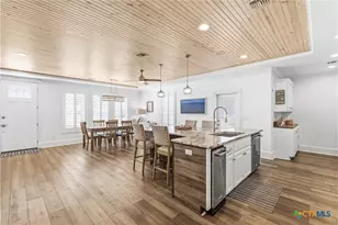 720 W Main St, Port O'Connor, TX 77982 - Photo 7