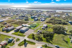 720 W Main St, Port O'Connor, TX 77982 - Photo 25