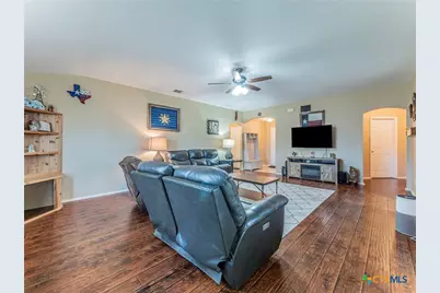 105 Lignite Drive, Jarrell, TX 76537 - Photo 5