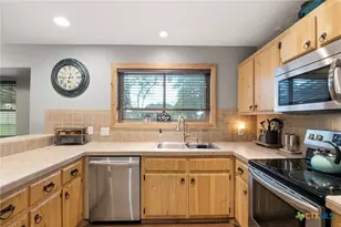 417 Dove Dr, Victoria, TX 77905 - Photo 9