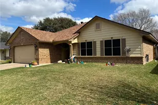 210 Nantucket Ave, Victoria, TX 77904 - Photo 3