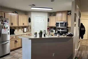 210 Nantucket Ave, Victoria, TX 77904 - Photo 9