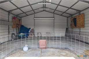 1032 Levi Sloan Rd, Victoria, TX 77904 - Photo 17