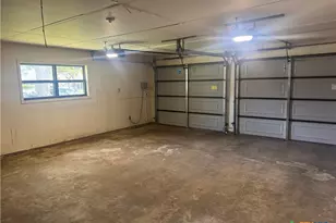 1209 E Morgan Ave, Cuero, TX 77954 - Photo 19