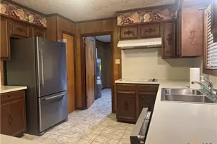 1209 E Morgan Ave, Cuero, TX 77954 - Photo 5